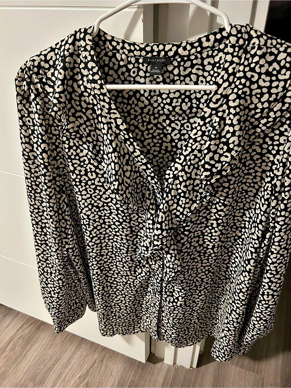 Ann Taylor Animal Print Blouse in Black & White Size Medium Like New